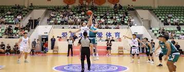 她保持对比